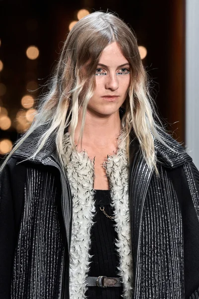 Look 75